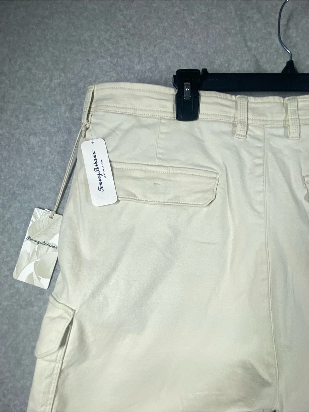 Tommy Bahama Coast Cargo Short Men’s Size 49x9” sand Stretch soft casual NWT